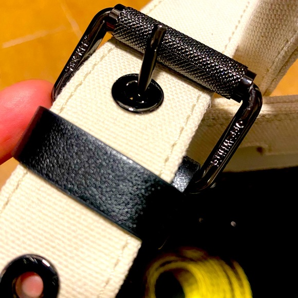 ☀️SOLD☀️ NEW OFF-WHITE Bag 2 interchangeable Straps Extra Coin Holder & Wrench - Picture 6 of 15